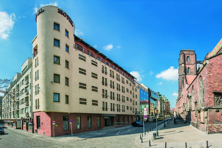 Jeden z najbardziej znanych hoteli we Wrocławiu obchodzi swoje 15-lecie, Materiał sponsorowany